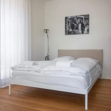 Apartman Modern By The Mermaid Statue *