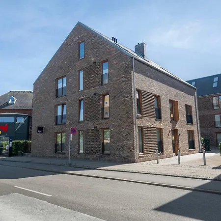 Modern By The Mermaid Statue * Koppenhága