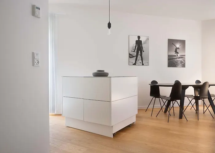 Modern By The Mermaid Statue Copenhague