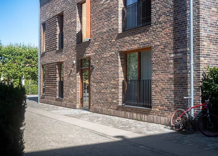 Modern By The Mermaid Statue Copenhague