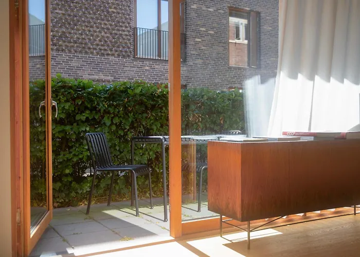 Modern By The Mermaid Statue Copenhague