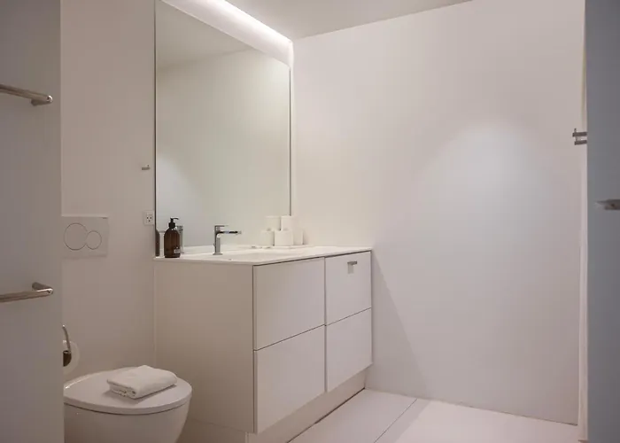 Apartment Modern By The Mermaid Statue *