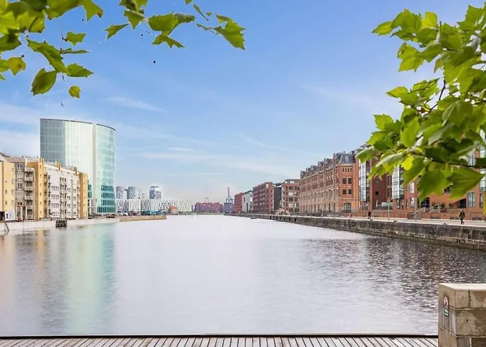 Modern By The Mermaid Statue * Copenhague